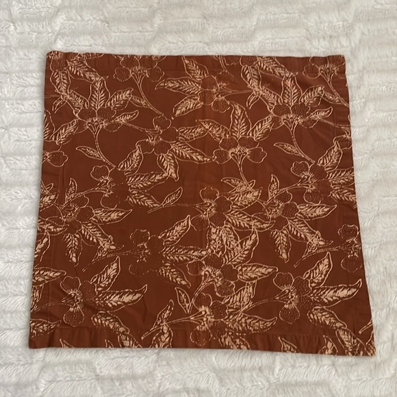 Crate and Barrel - Picture 4 of 6